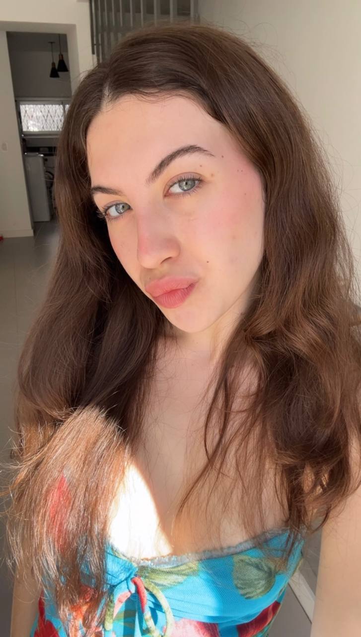 Nude girl Amber in Guilin