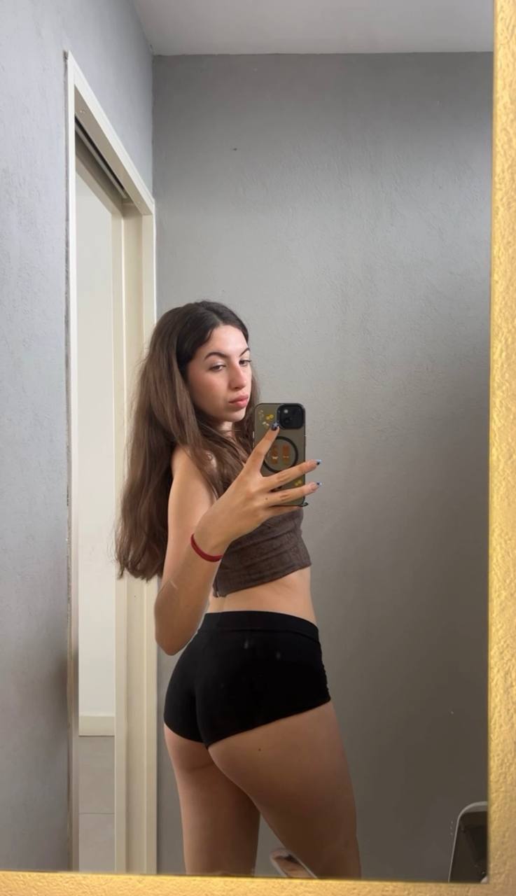 Amber in her underwear in Guilin