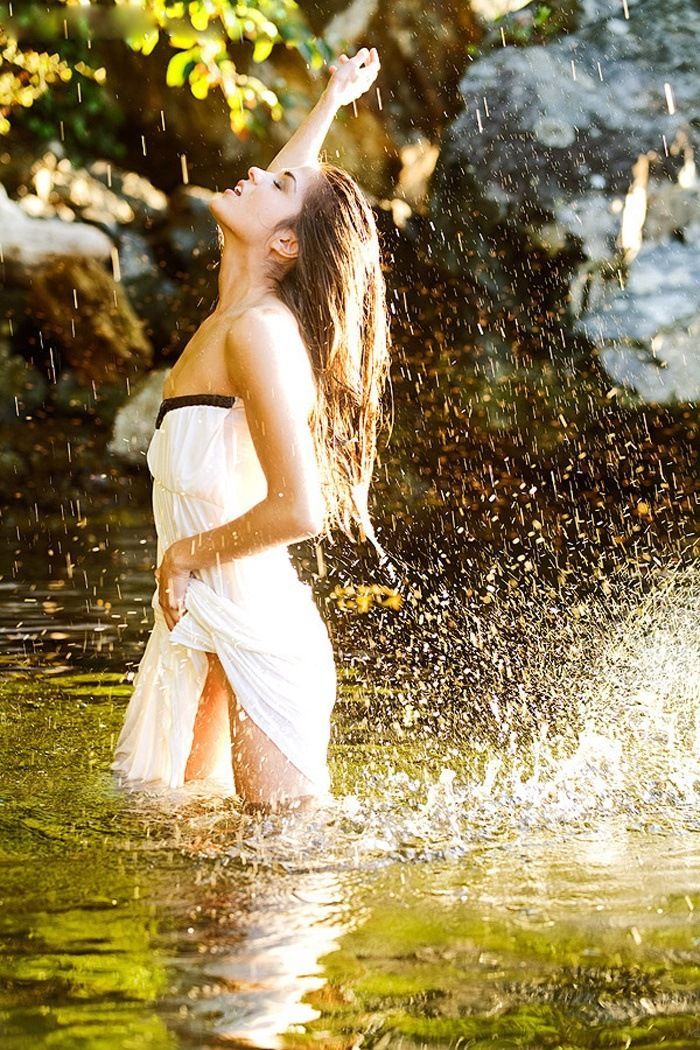 Marie Avgeropoulos in Guilin