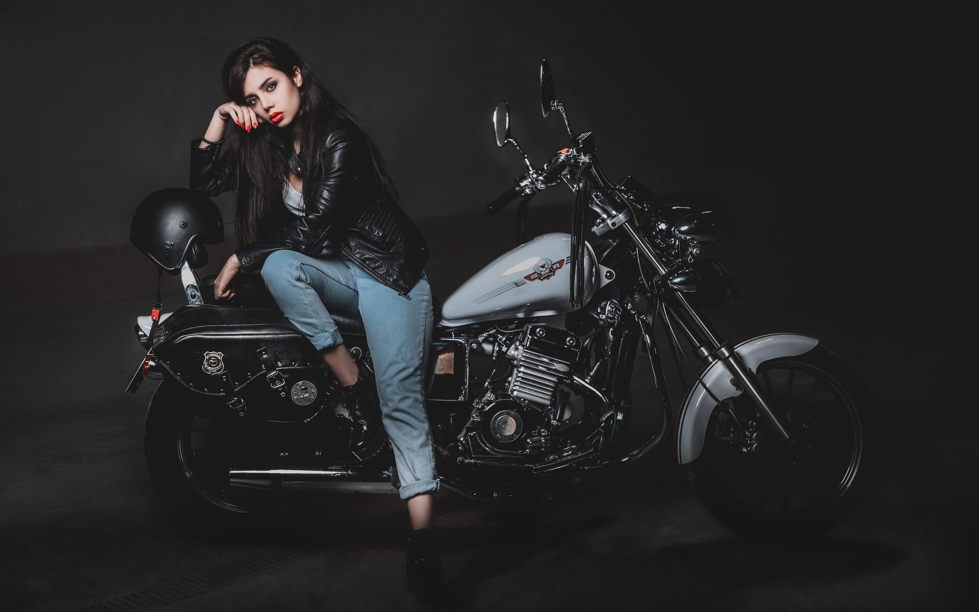 Biker girls: style and drive in Guilin