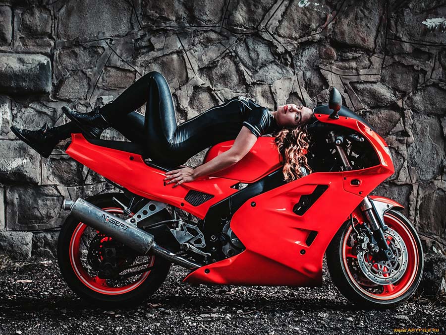 Beautiful girl Beautiful girls and motorcycles in Guilin