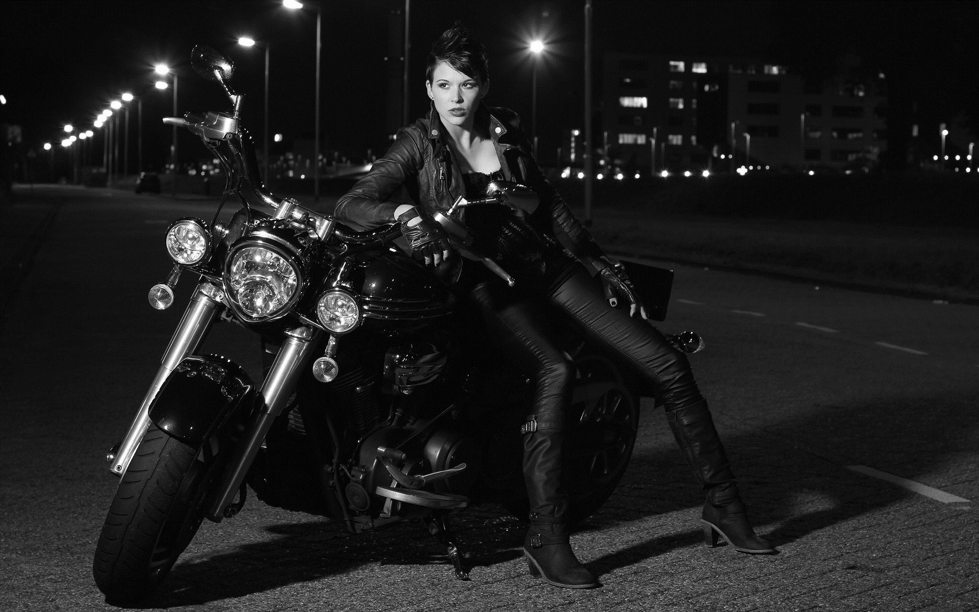 Photo Beautiful girls and motorcycles in Guilin
