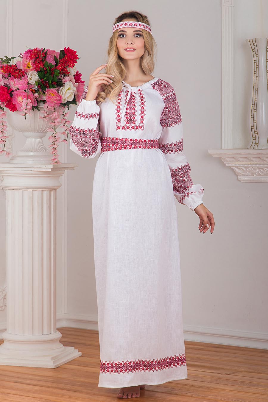 Women in Slavic costumes in Guilin