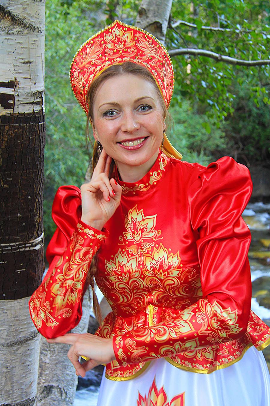 Women in Slavic costumes in Guilin