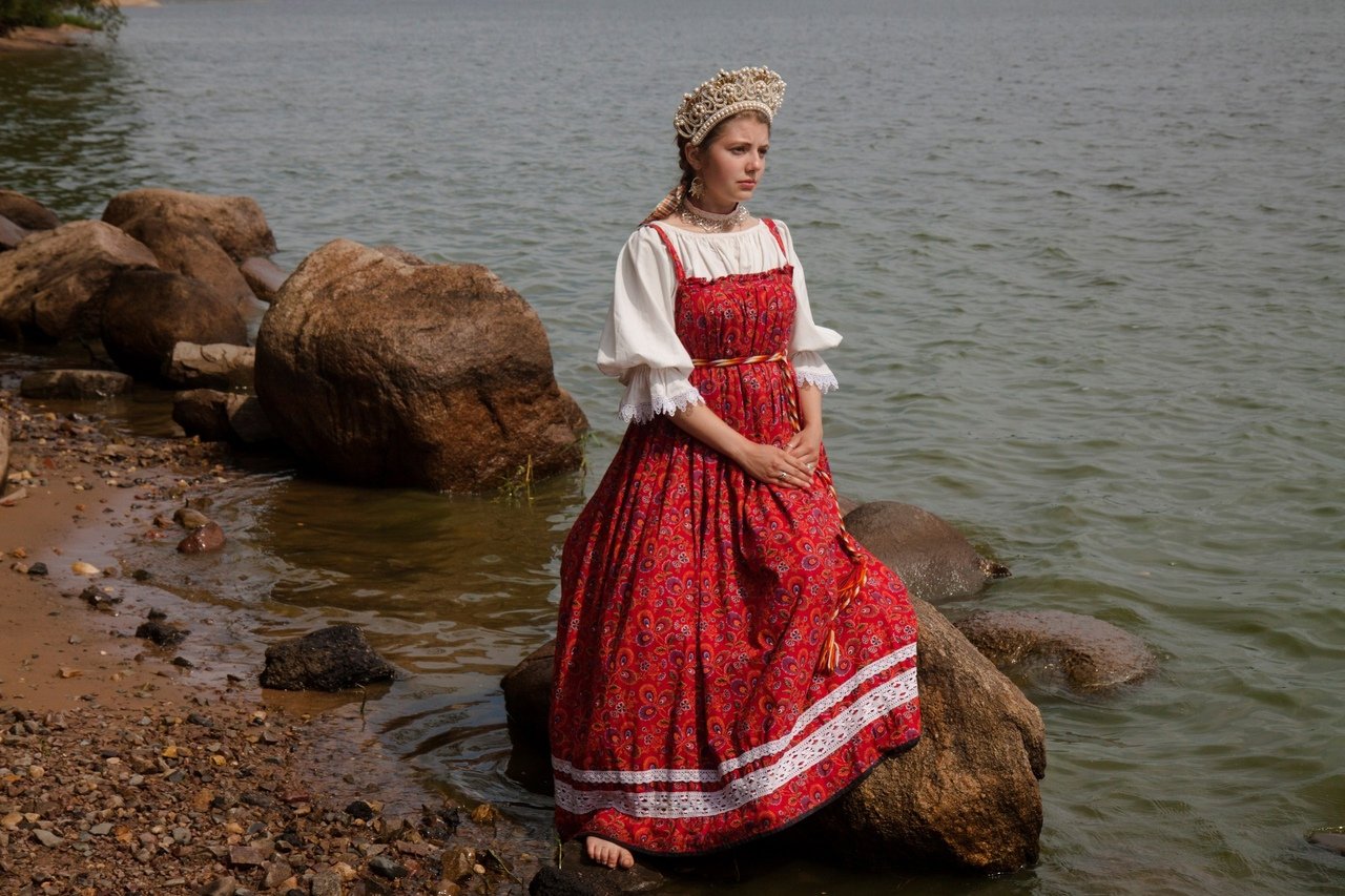 Women in Slavic costumes in Guilin