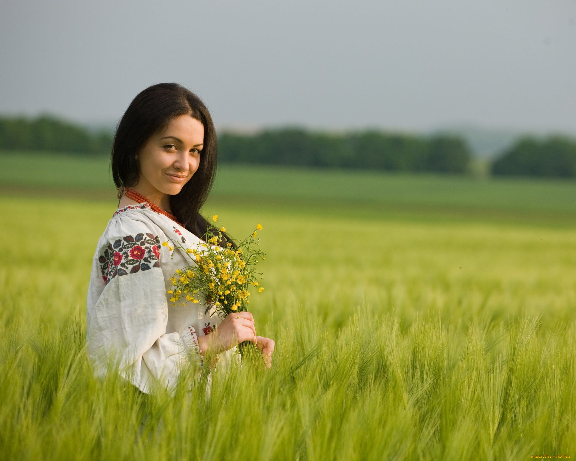 Women in Slavic costumes in Guilin
