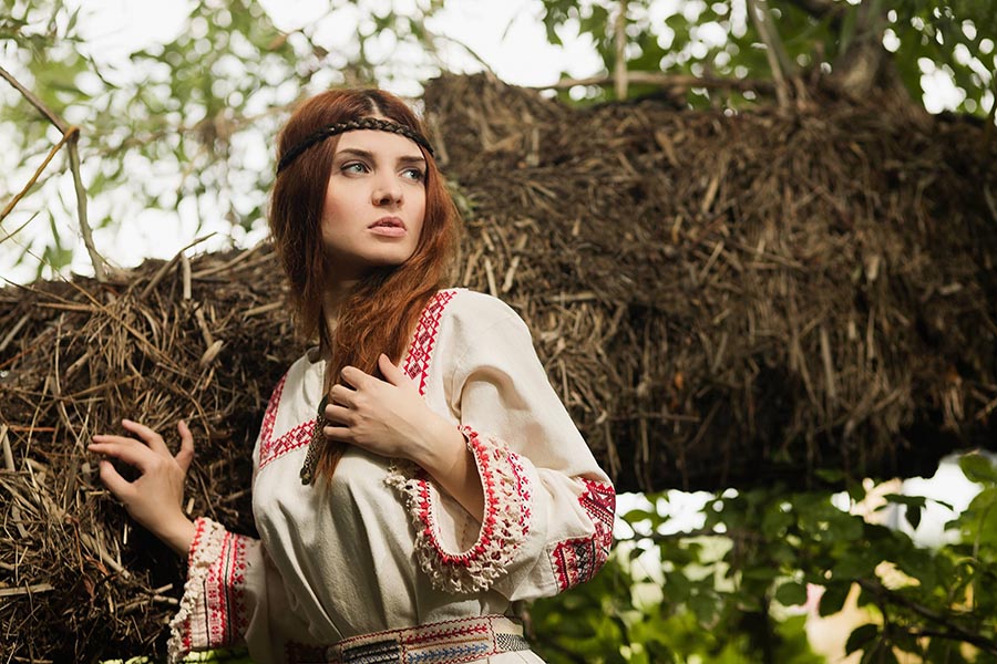 Women in Slavic costumes in Guilin