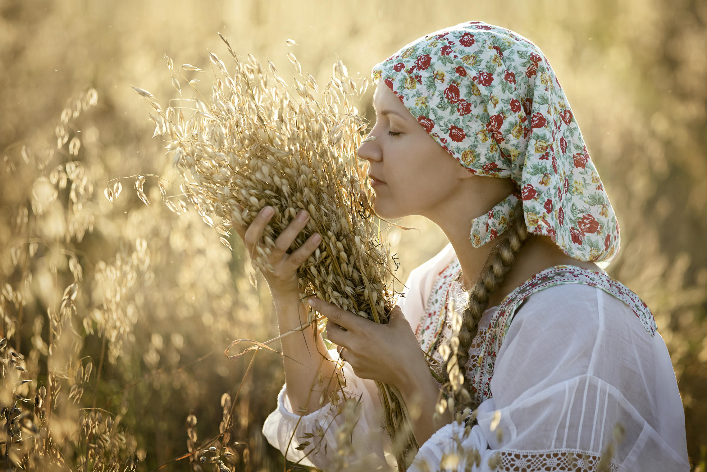 Photo Women in Slavic costumes in Guilin