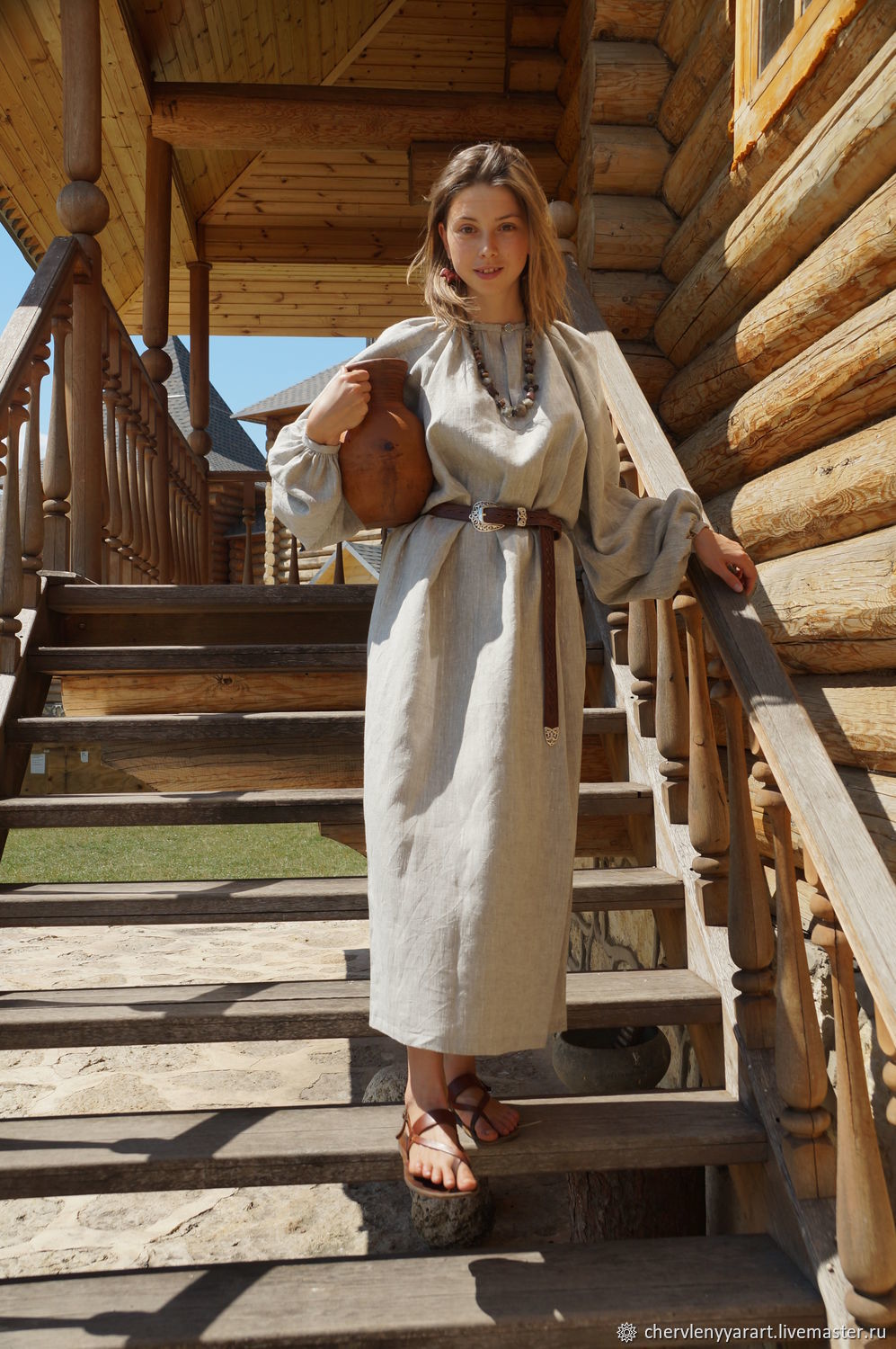 Girls in Slavic costumes in Guilin