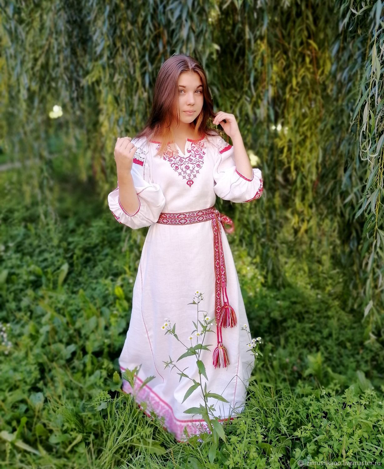 Girl Girls in Slavic costumes in Guilin