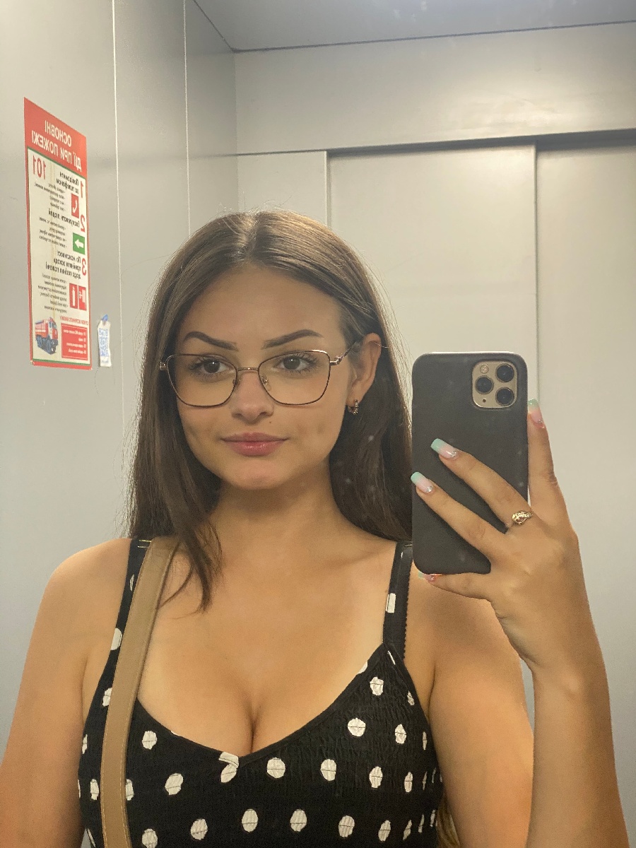 Sexy model Stacy in Guilin